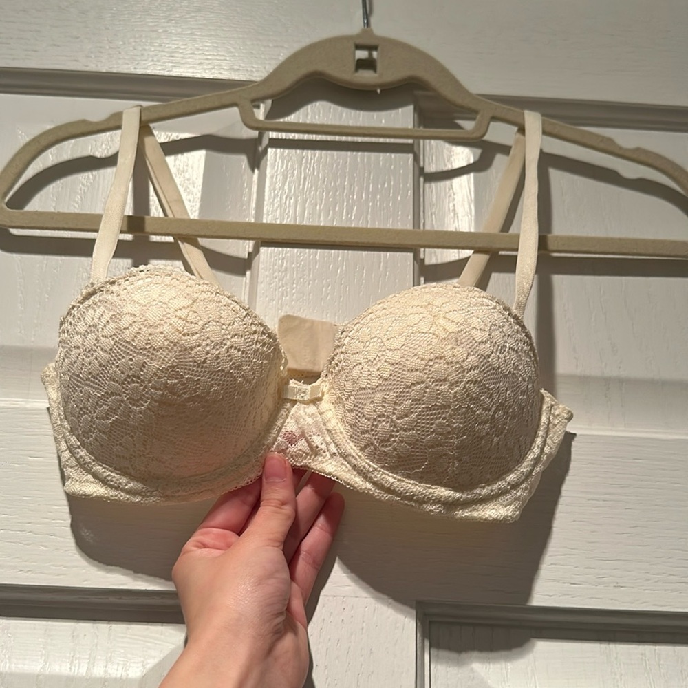 Women’s Bra With Padding & Adjustable Straps (32A)
